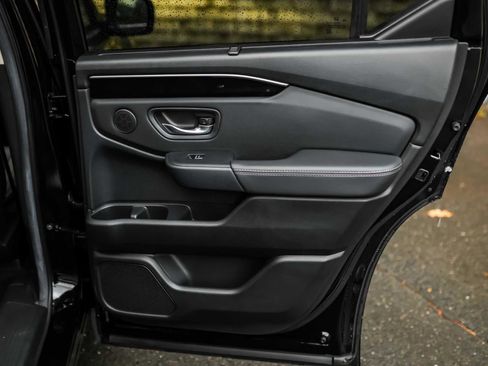 Used 2025 Honda Pilot Touring image 16