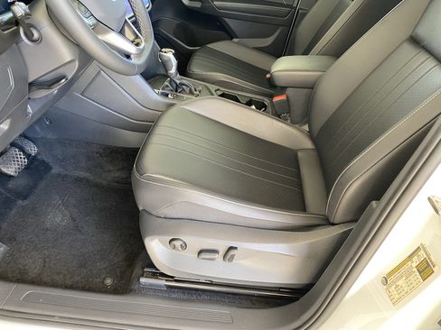 Used 2023 Volkswagen Tiguan SE FWD image 23