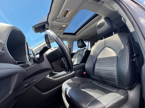 Used 2020 Toyota Highlander XLE AWD/4WD image 15
