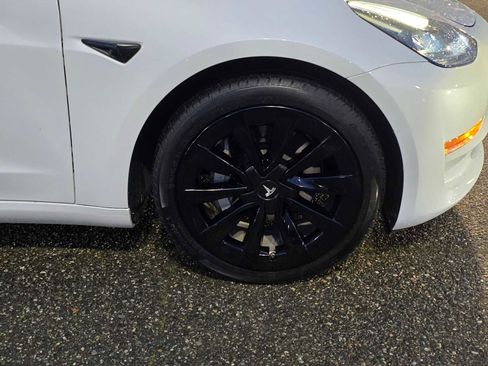 Used 2023 Tesla Model 3 Standard Range image 9