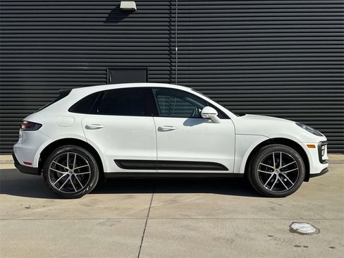 Used 2025 Porsche Macan image 8