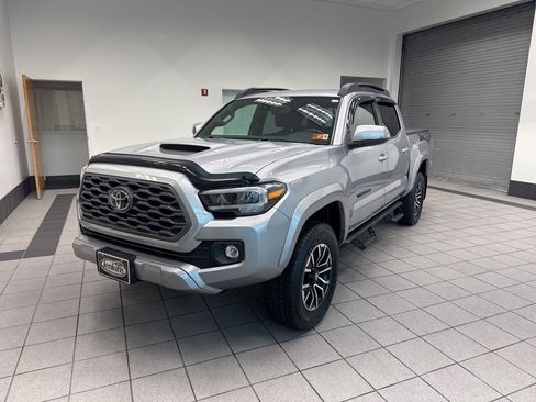 Used 2021 Toyota Tacoma TRD Sport image 9