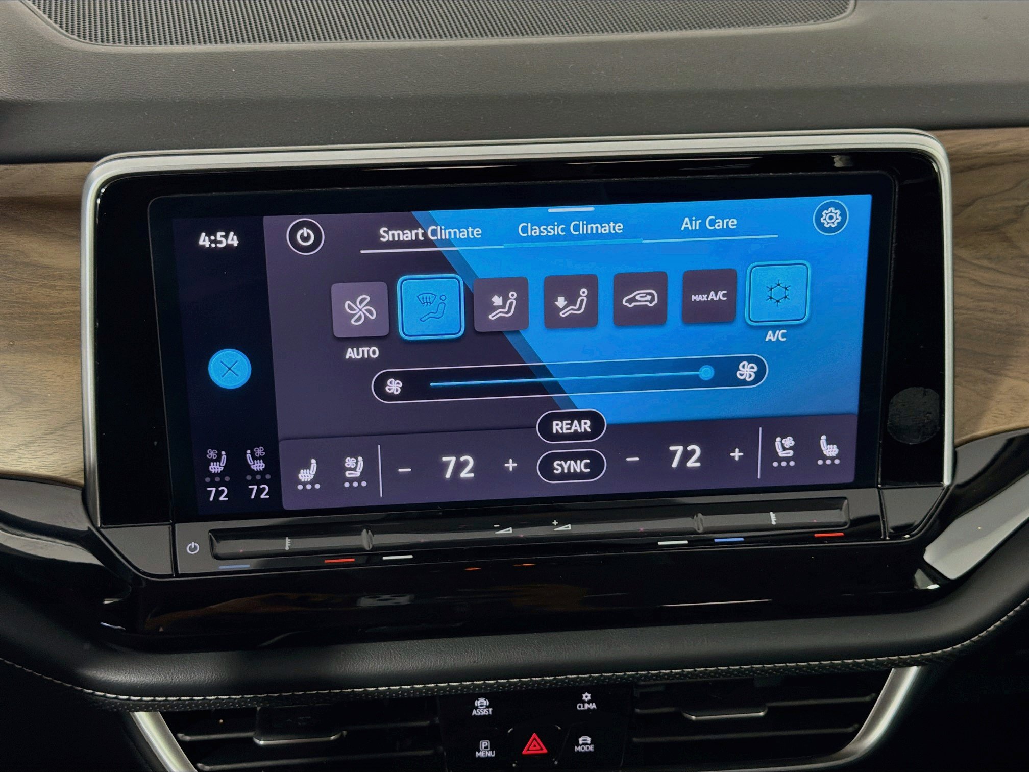 Used 2025 Volkswagen Atlas SE FWD image 24