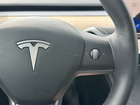 Used 2022 Tesla Model Y Long Range image 22