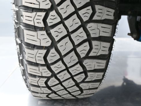 Used 2024 GMC Sierra 1500 AT4X image 18