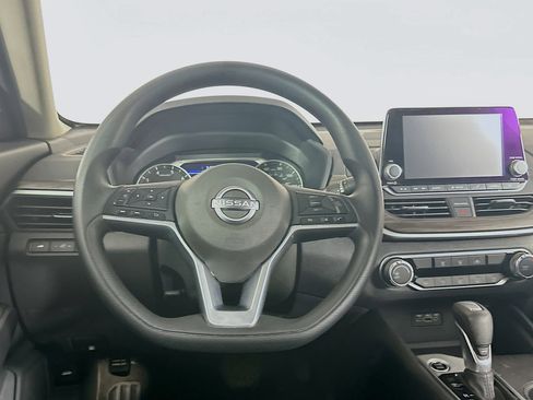Used 2025 Nissan Altima 2.5 SV FWD image 17