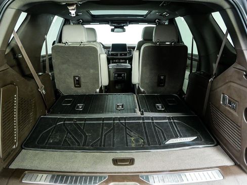 Used 2023 Chevrolet Tahoe Z71 w/ Luxury Package AWD/4WD image 35