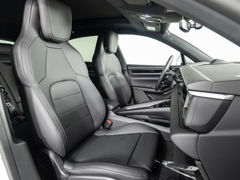 New 2025 Porsche Macan 4 Electric image 27