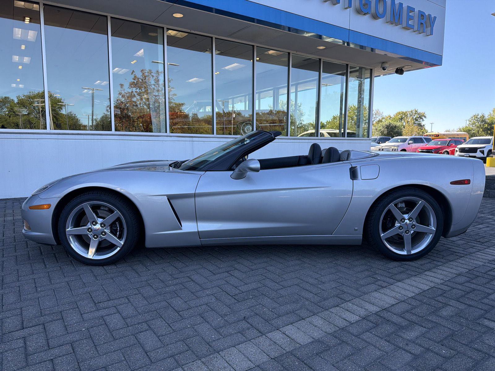 Used 2006 Chevrolet Corvette Convertible w/ Preferred Equipment Group RWD image 2