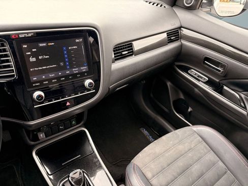 Used 2022 Mitsubishi Outlander LE image 24