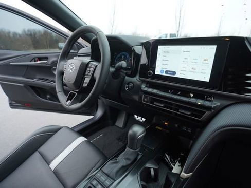 Used 2025 Toyota Camry SE image 31