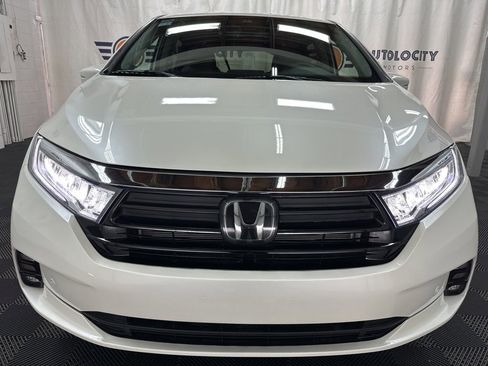 Used 2023 Honda Odyssey Touring image 3