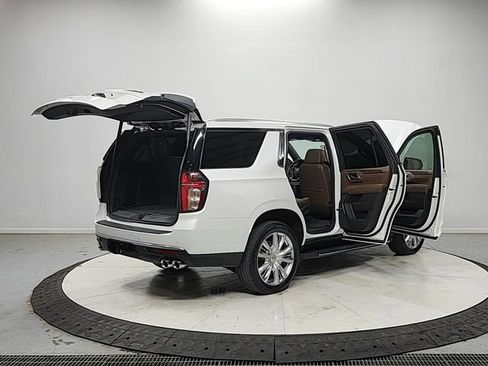 Used 2021 Chevrolet Tahoe High Country RWD image 15