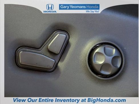 Used 2021 Chrysler Pacifica Touring-L image 21