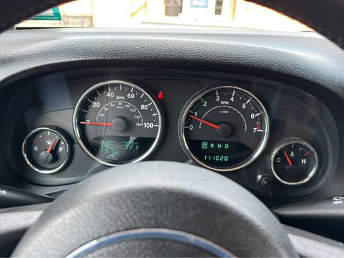 Used 2014 Jeep Wrangler Unlimited Rubicon w/ Connectivity Group image 10