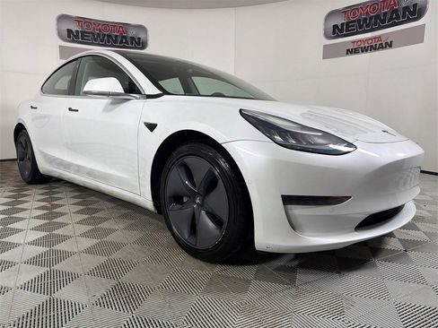 Used 2020 Tesla Model 3 Standard Range Plus image 1