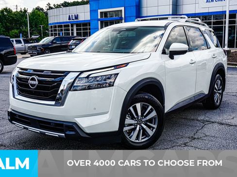 Used 2023 Nissan Pathfinder SL AWD/4WD image 2