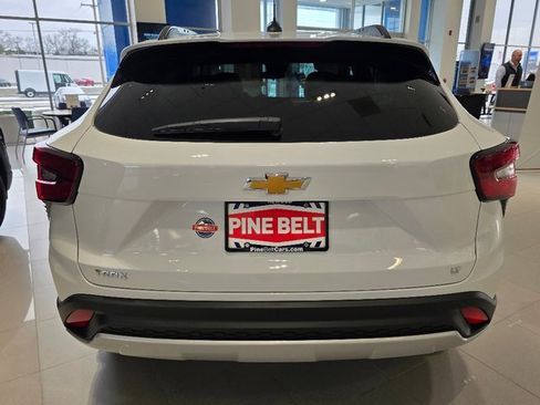New 2026 Chevrolet Trax LT w/ Driver Confidence Package image 10