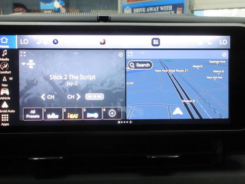 Used 2024 Jeep Wrangler Unlimited Sahara w/ Technology Group AWD/4WD image 27