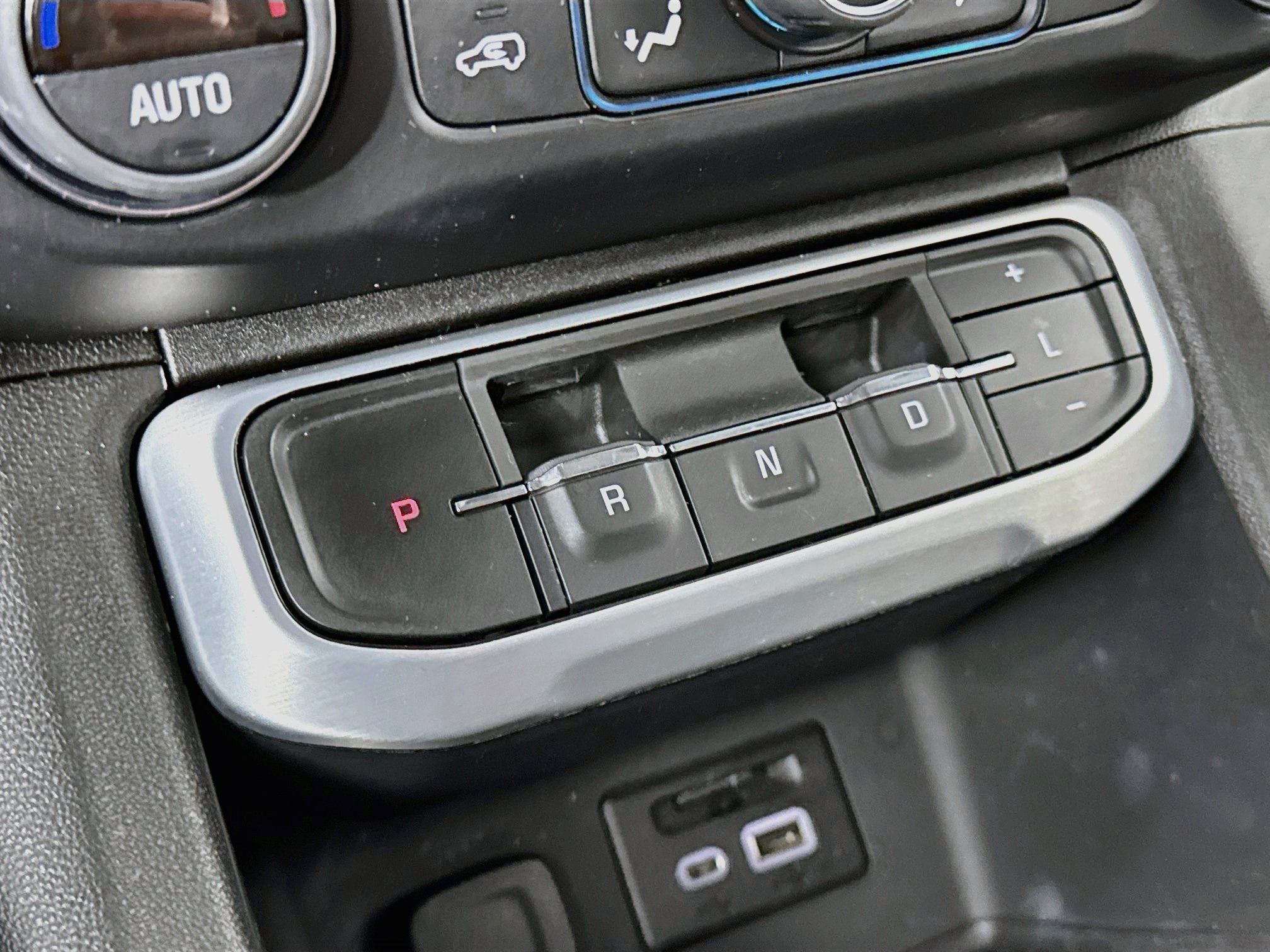 Used 2021 GMC Acadia SLT w/ Technology Package FWD image 16