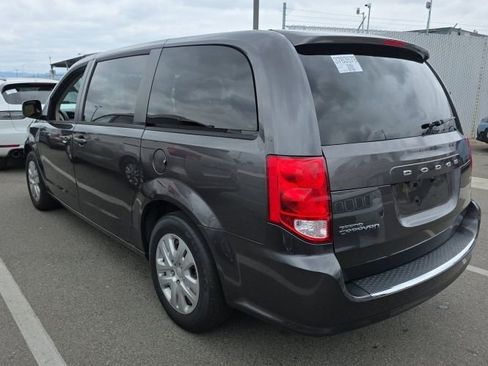 Used 2018 Dodge Grand Caravan SE w/ UConnect Hands-Free Group FWD image 3