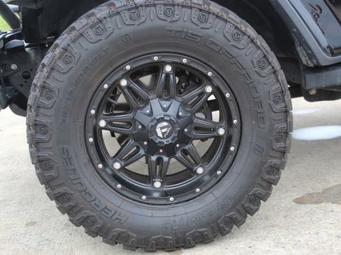 Used 2018 Jeep Wrangler Unlimited Rubicon AWD/4WD image 9