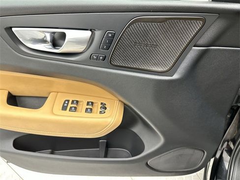 Certified 2023 Volvo XC60 B6 Ultimate w/ Climate Package image 13