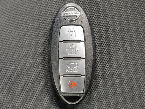 Used 2021 Nissan Versa SV FWD image 32