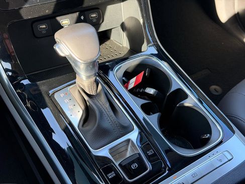 Used 2024 Kia Carnival EX image 47