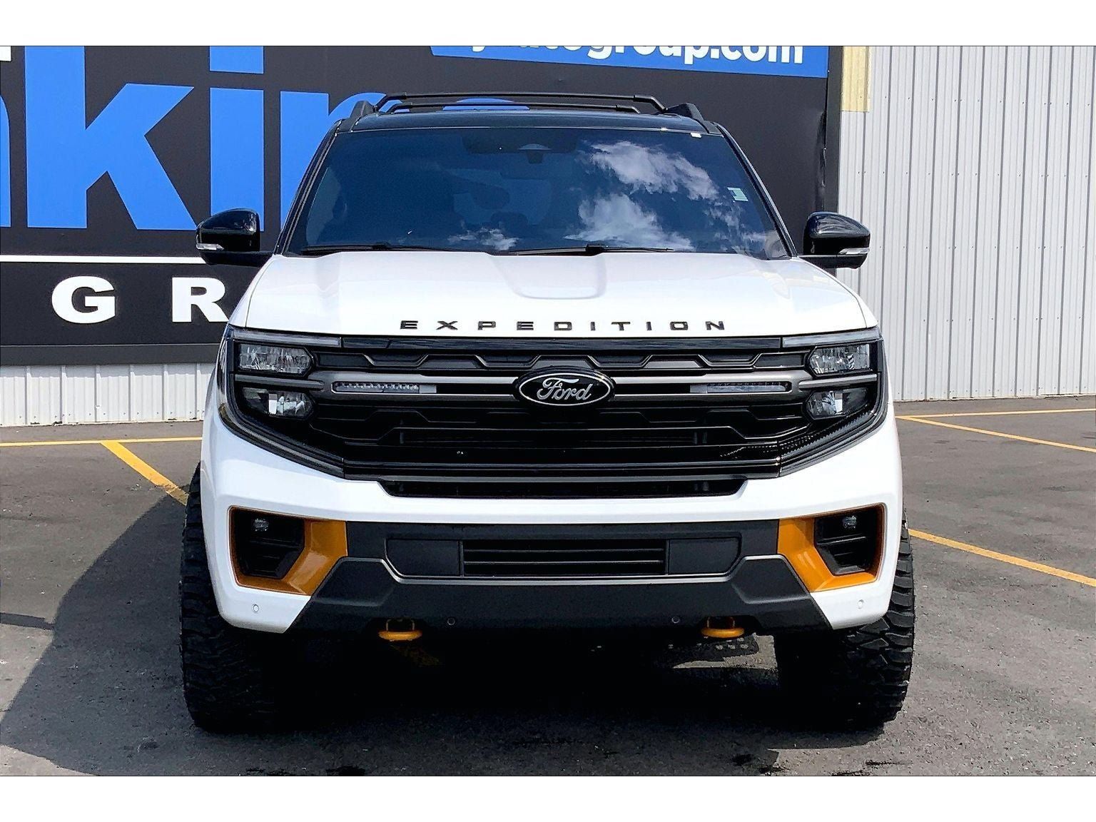 Used 2025 Ford Expedition Tremor AWD/4WD image 3