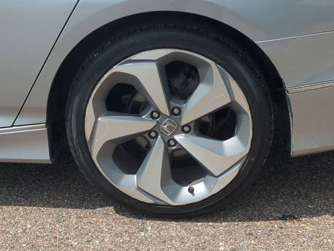 Used 2018 Honda Accord Touring image 13