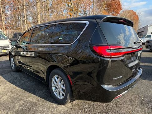 New 2026 Chrysler Pacifica Select image 11