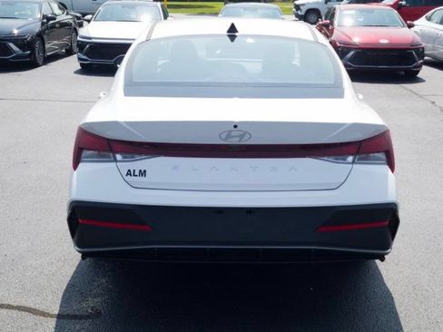 New 2026 Hyundai Elantra SE FWD image 6