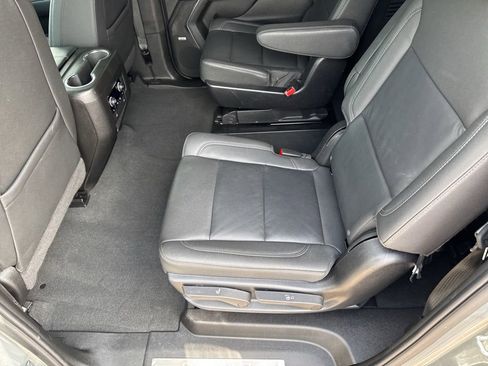 Used 2024 Chevrolet Suburban LT w/ Luxury Package AWD/4WD image 23