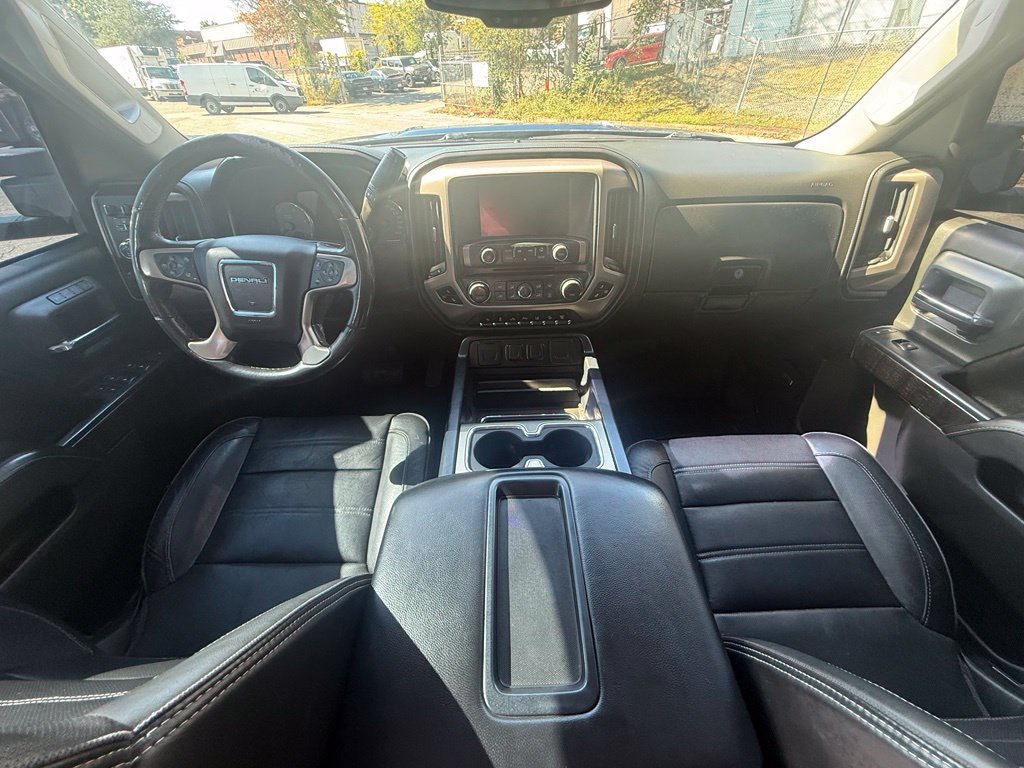 Used 2015 GMC Sierra 2500 Denali w/ Duramax Plus Package AWD/4WD image 32