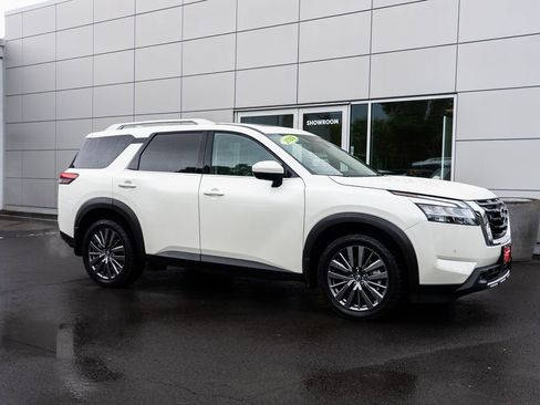 Used 2024 Nissan Pathfinder SL w/ SL Premium Package AWD/4WD image 31
