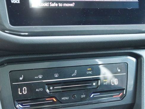 Used 2024 Volkswagen Tiguan SE w/ Panoramic Sunroof Package AWD/4WD image 28