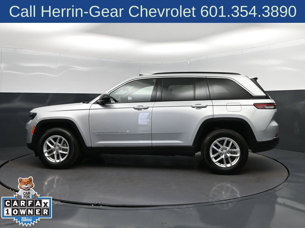 Used 2025 Jeep Grand Cherokee Laredo X w/ Luxury Tech Group I RWD image 4