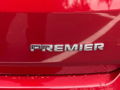 Used 2023 Chevrolet Traverse Premier image 12