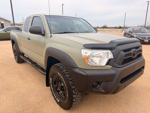 Used 2015 Toyota Tacoma 4x4 Access Cab image 3