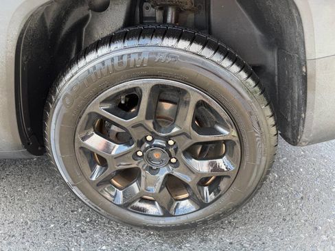 Used 2016 Jeep Renegade Latitude AWD/4WD image 12