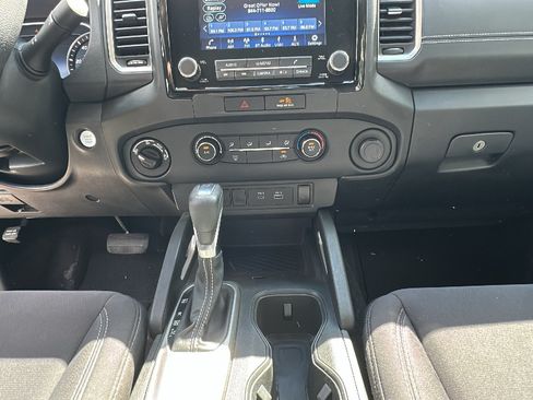Used 2022 Nissan Frontier SV AWD/4WD image 19