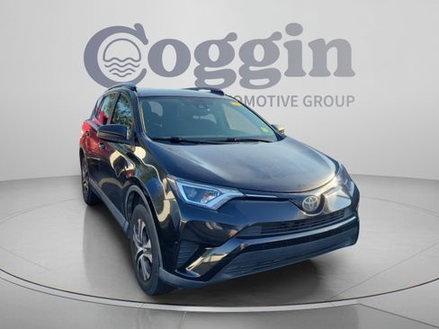 Used 2017 Toyota RAV4 LE FWD image 7