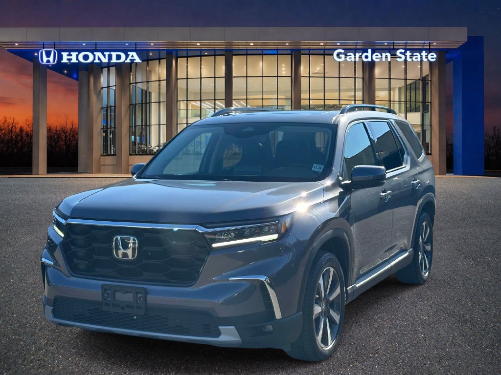 Used 2024 Honda Pilot Touring image 2