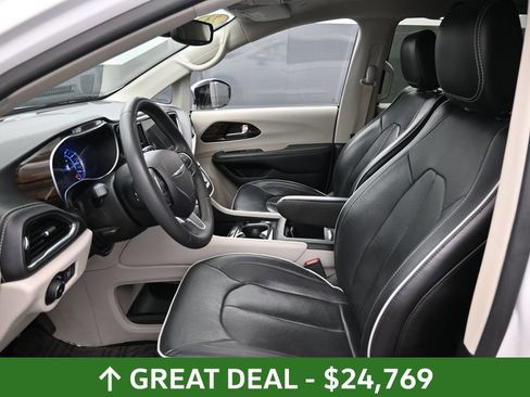 Used 2023 Chrysler Pacifica Limited FWD image 19