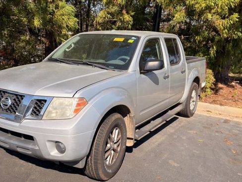 Used 2014 Nissan Frontier SV image 10
