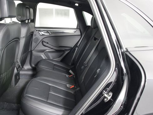 Used 2025 Porsche Macan image 33