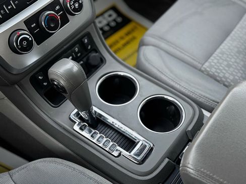 Used 2016 GMC Acadia SLE image 14