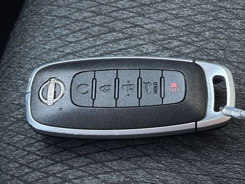 Used 2025 Nissan Rogue SV image 21