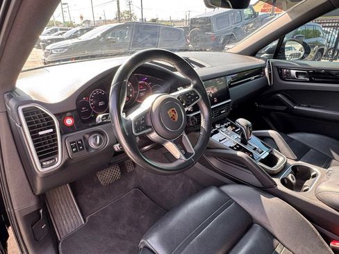 Used 2021 Porsche Cayenne Coupe AWD/4WD image 12
